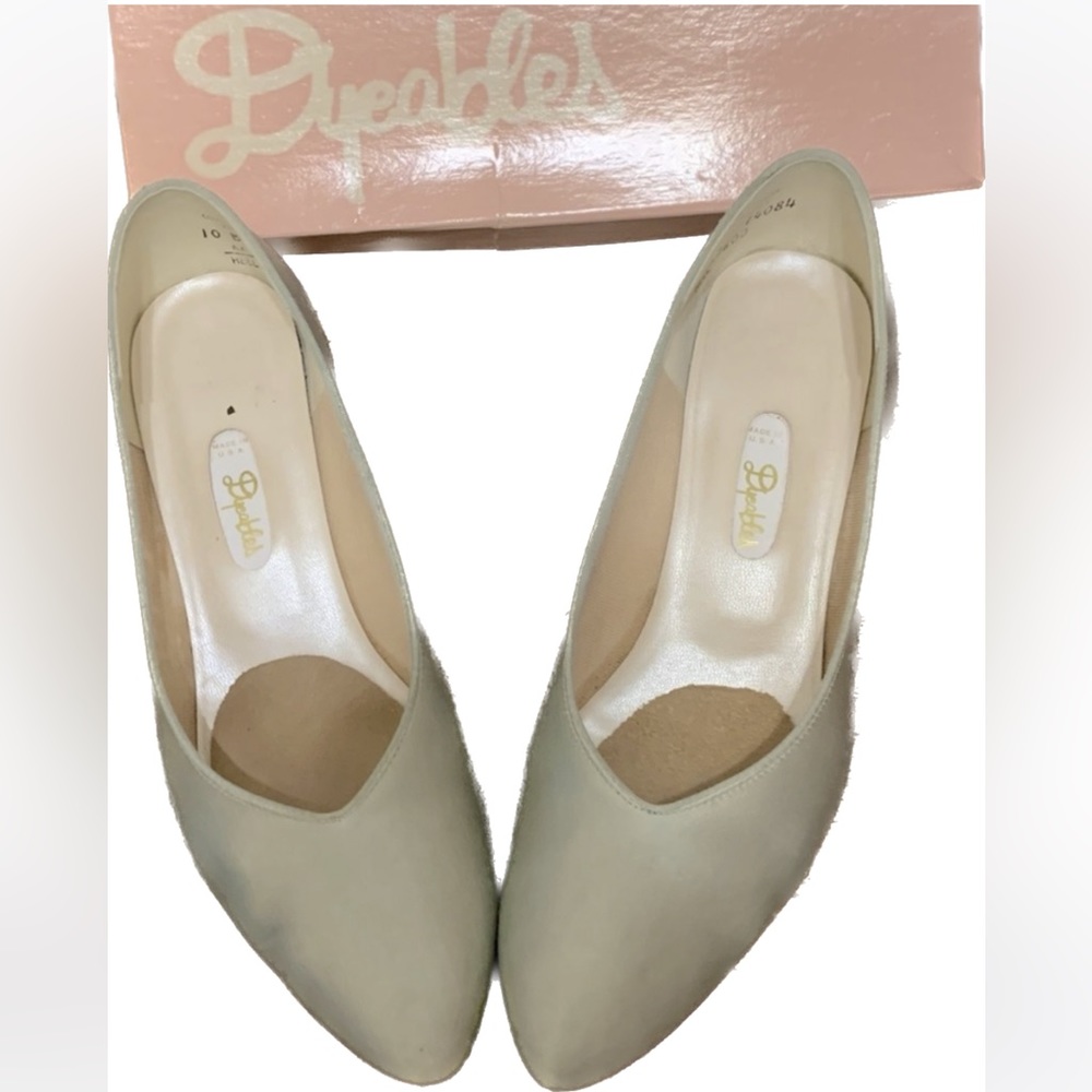 Vintage 1991 Dyeables Satin Kitten Heel Pumps size 10B